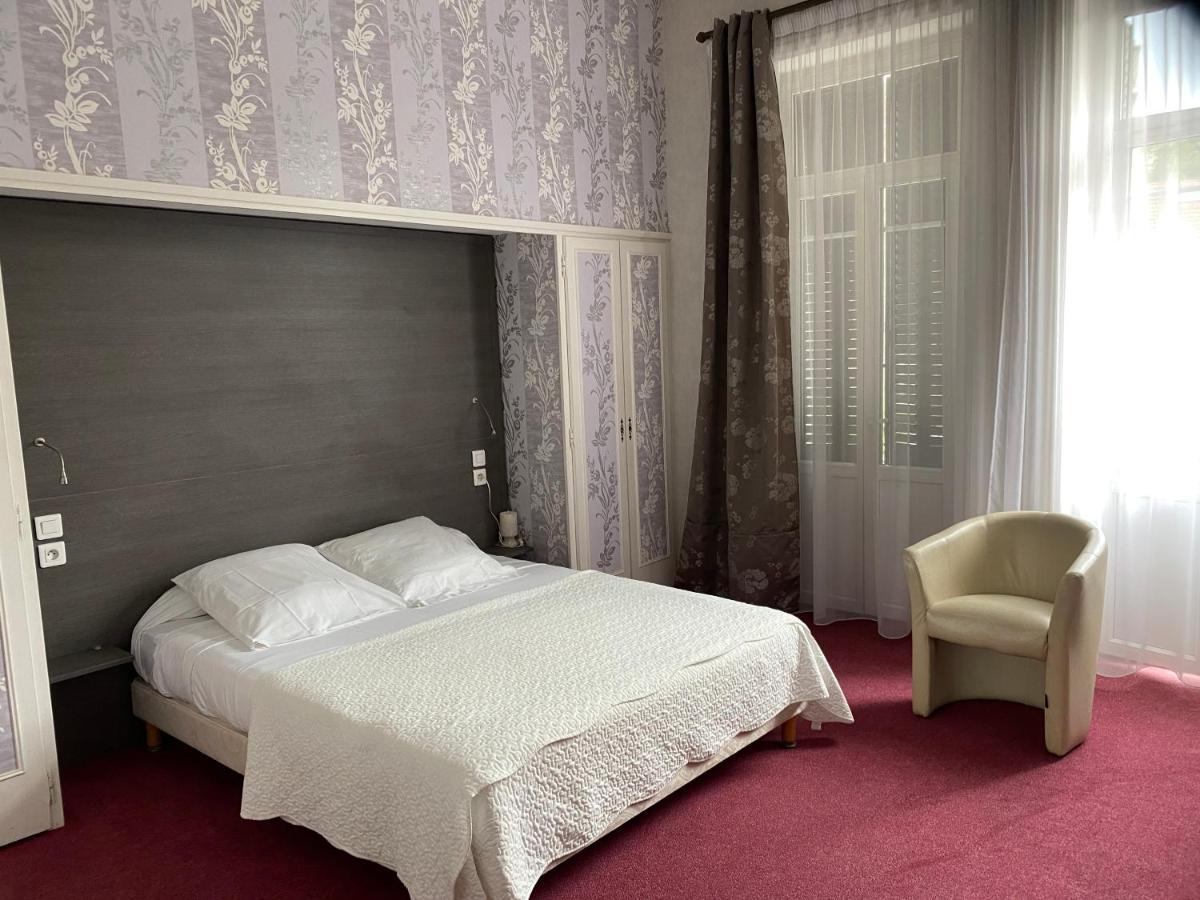 Hotel De Paris Шатель-Гюїон Екстер'єр фото